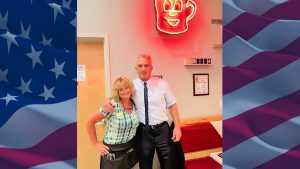 Democrat presidential candidate Robert F. Kennedy, Jr. poses with server at Red Arrow Diner in Concord NH.