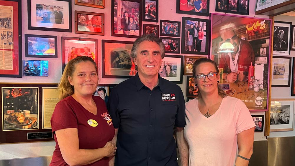 North Dakota Governor Doug Burgum running for 2024 president visits Red Arrow Diner in Manchester New Hampshire. Famous visitors at Red Arrow.